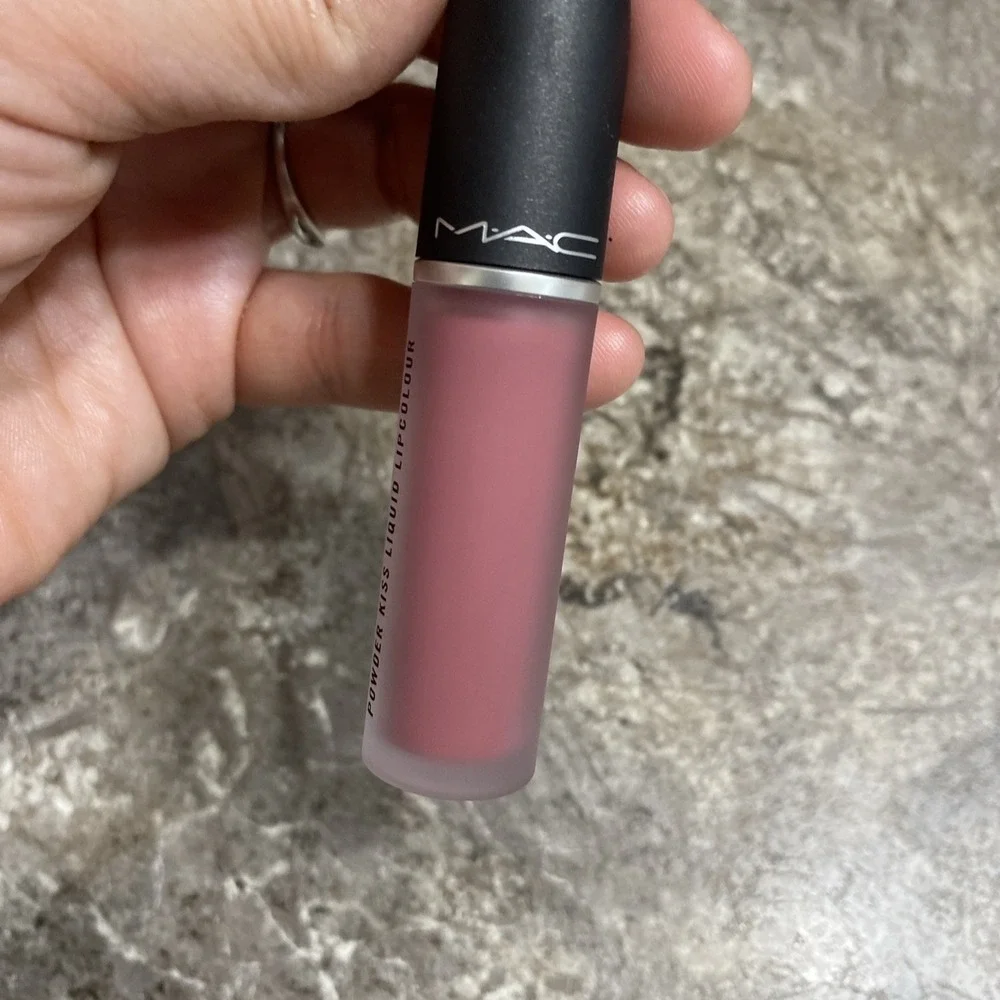 MAC Powder Kiss Liquid Lip Color Lipcolour Co Co Coral Coco‎ Coral Co-Co Coral